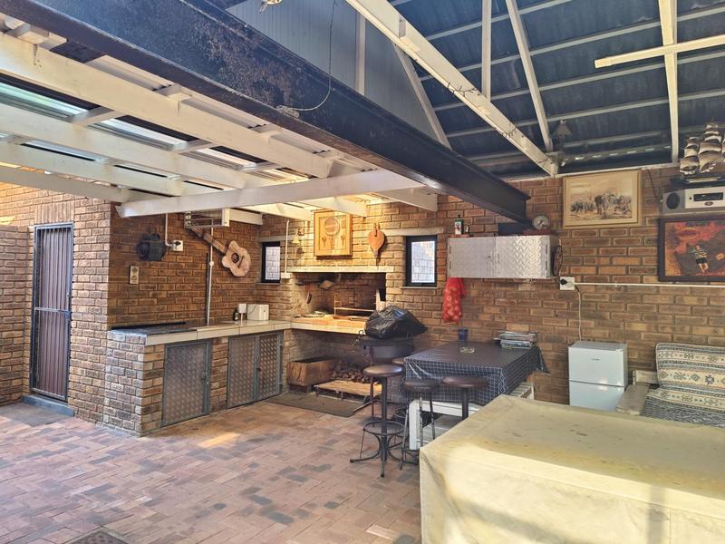 5 Bedroom Property for Sale in Fisherhaven Western Cape